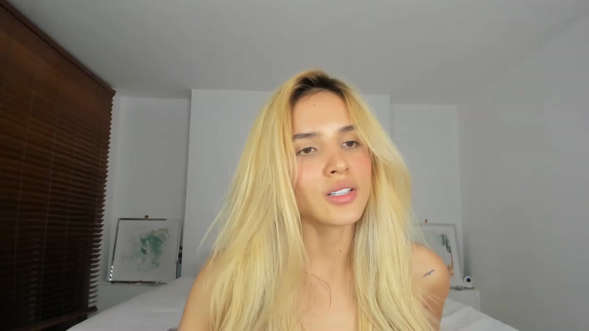 Gallery image thumbnail from EMILIANA_CRUZ's myfreecams stream on, 06/09/2023, 05:09 image 10 of 20