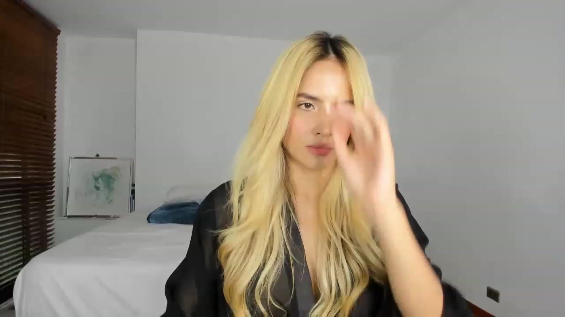 Gallery image thumbnail from EMILIANA_CRUZ's myfreecams stream on, 06/09/2023, 23:11 image 17 of 20