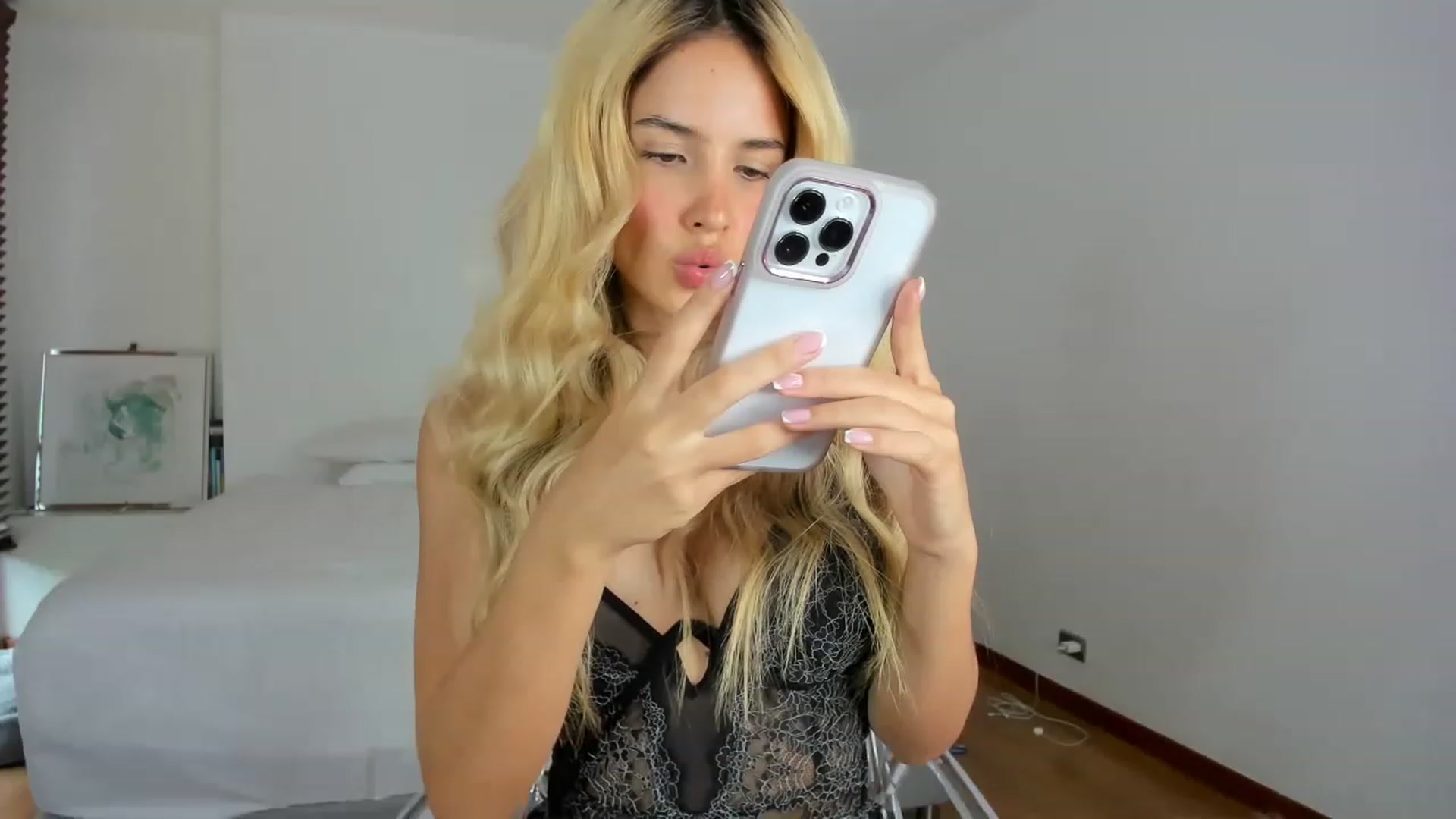 Gallery image thumbnail from EMILIANA_CRUZ's myfreecams stream on, 06/26/2023, 22:47 image 1 of 20