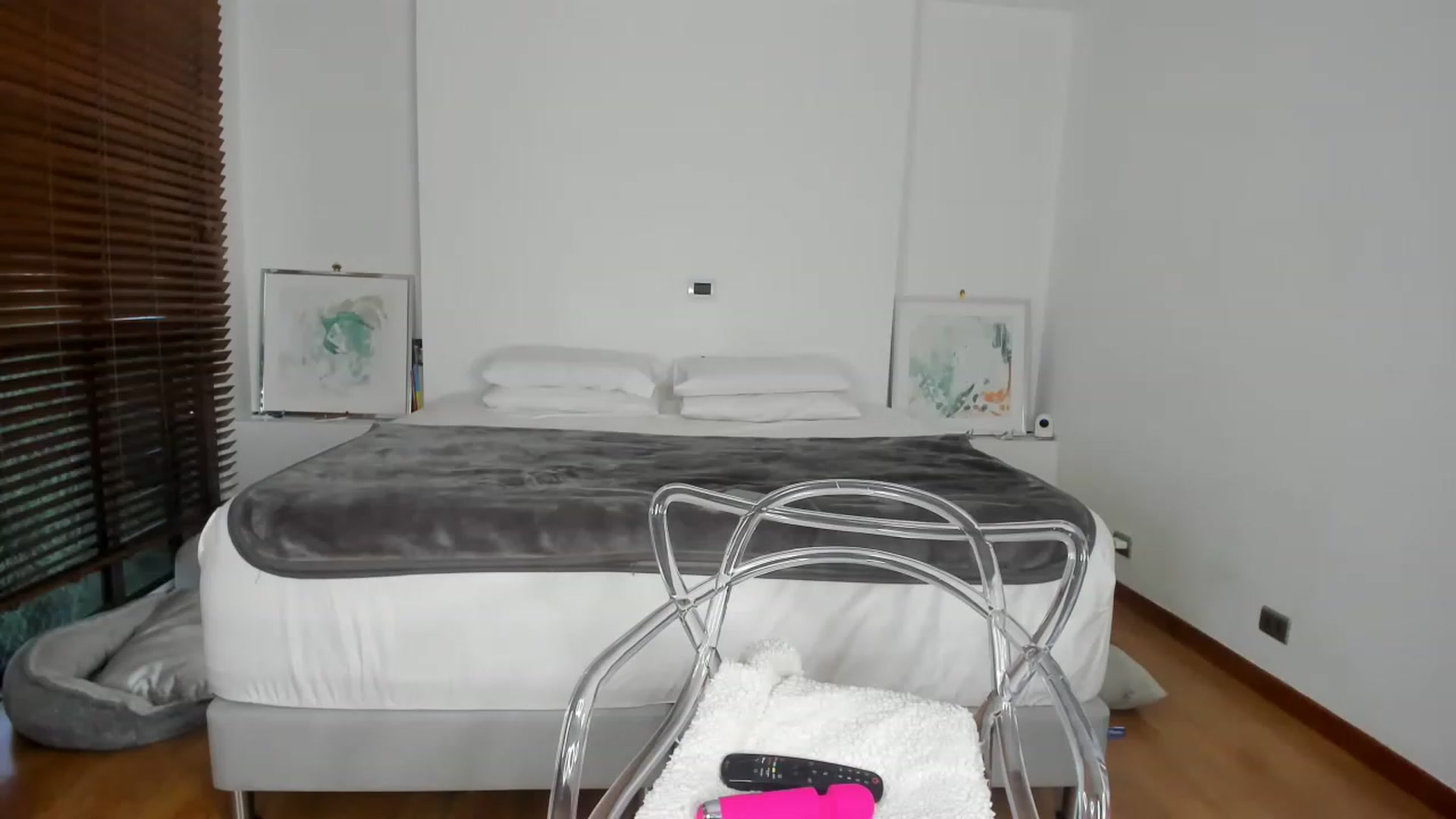 Gallery image thumbnail from EMILIANA_CRUZ's myfreecams stream on, 07/12/2023, 23:29 image 17 of 20