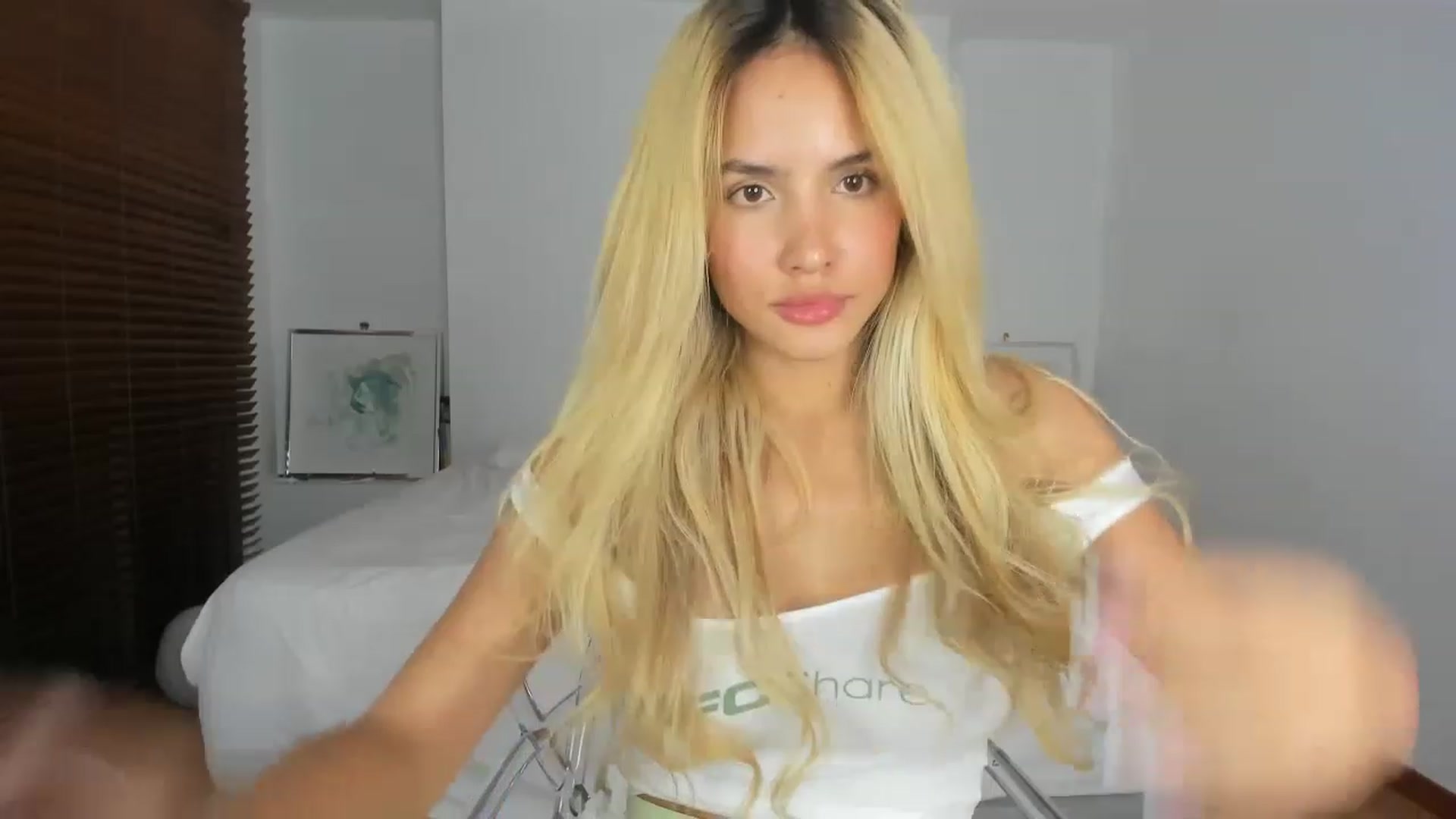 Gallery image thumbnail from EMILIANA_CRUZ's myfreecams stream on, 07/18/2023, 03:18 image 5 of 20