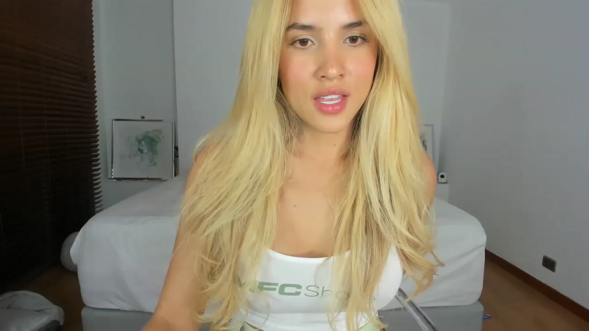 Gallery image thumbnail from EMILIANA_CRUZ's myfreecams stream on, 07/18/2023, 03:18 image 3 of 20