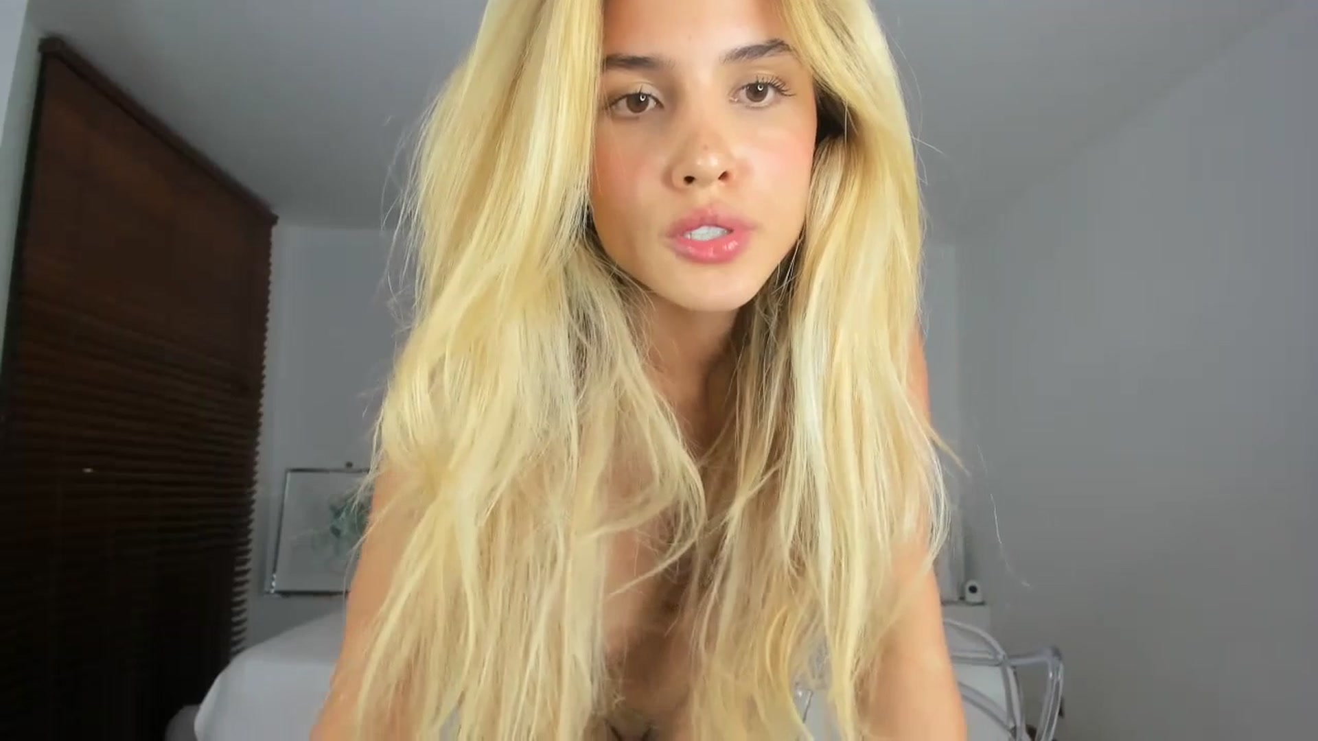 Gallery image thumbnail from EMILIANA_CRUZ's myfreecams stream on, 07/19/2023, 02:14 image 20 of 20