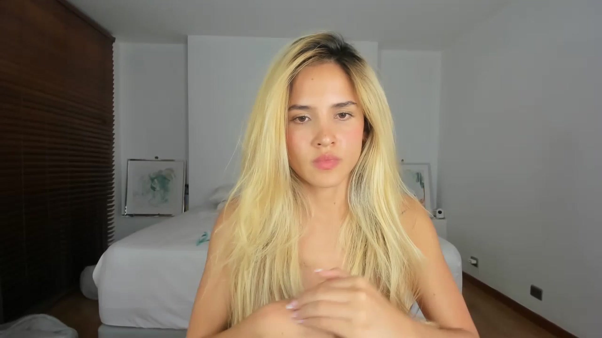Gallery image thumbnail from EMILIANA_CRUZ's myfreecams stream on, 07/19/2023, 03:32 image 5 of 20
