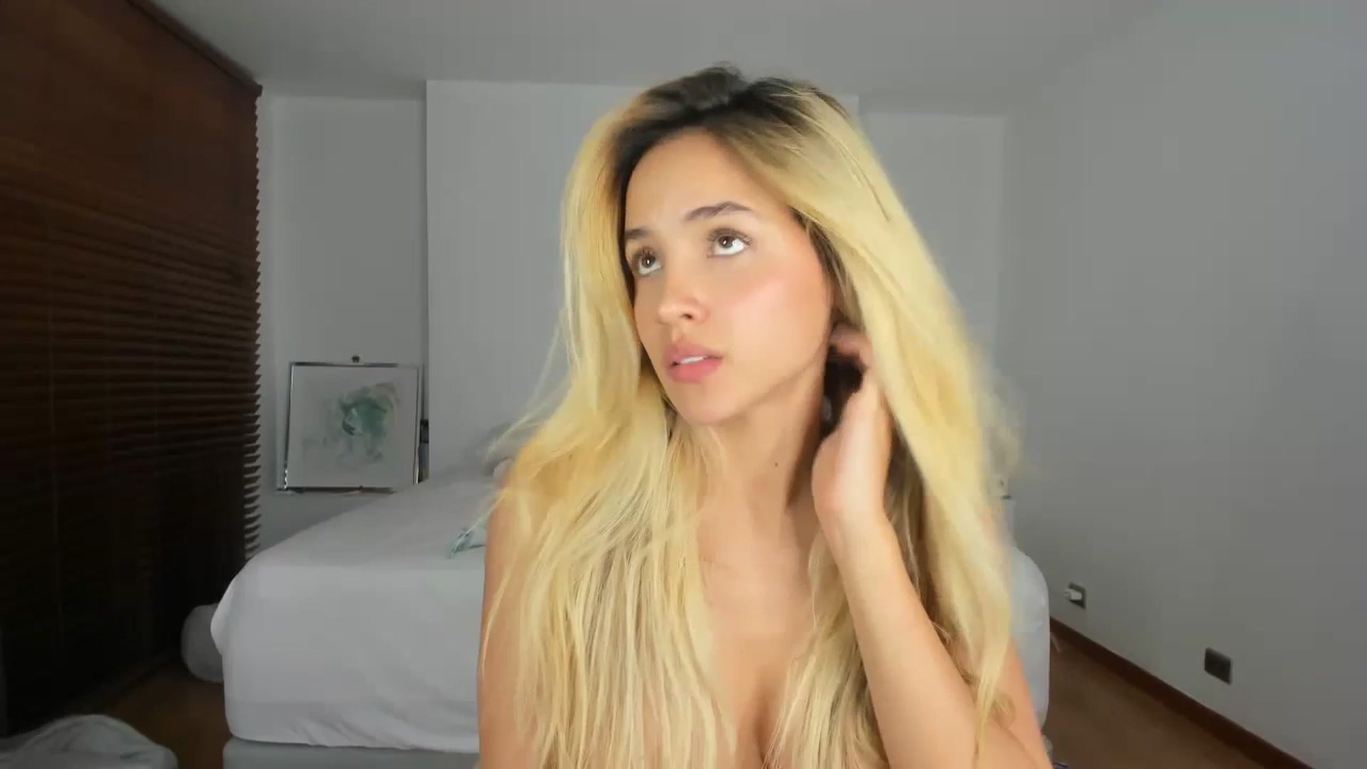 Gallery image thumbnail from EMILIANA_CRUZ's myfreecams stream on, 07/19/2023, 03:32 image 3 of 20