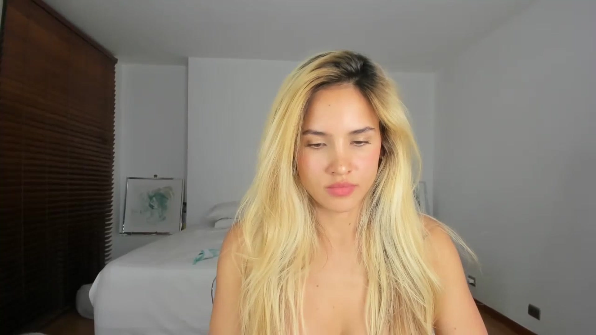 Gallery image thumbnail from EMILIANA_CRUZ's myfreecams stream on, 07/19/2023, 03:32 image 19 of 20