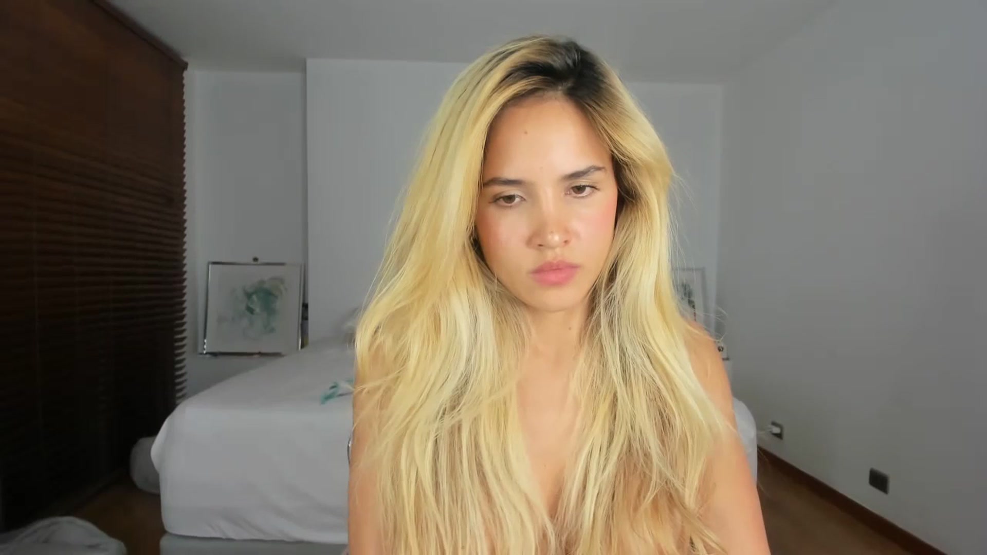 Gallery image thumbnail from EMILIANA_CRUZ's myfreecams stream on, 07/19/2023, 03:32 image 6 of 20
