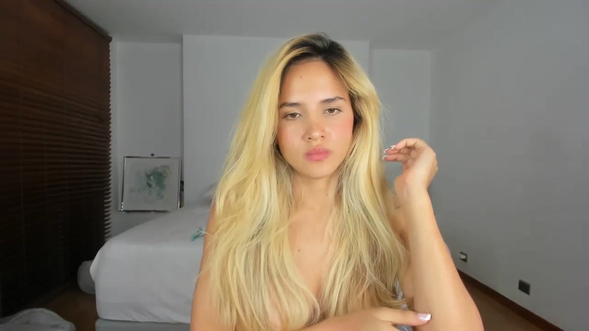 Gallery image thumbnail from EMILIANA_CRUZ's myfreecams stream on, 07/19/2023, 03:32 image 7 of 20