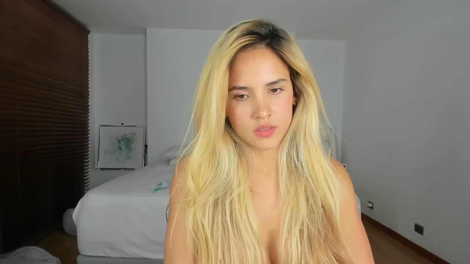 Gallery image thumbnail from EMILIANA_CRUZ's myfreecams stream on, 07/19/2023, 03:32 image 2 of 20