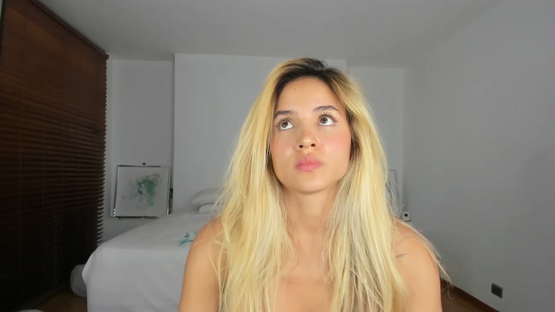Gallery image thumbnail from EMILIANA_CRUZ's myfreecams stream on, 07/19/2023, 03:32 image 18 of 20