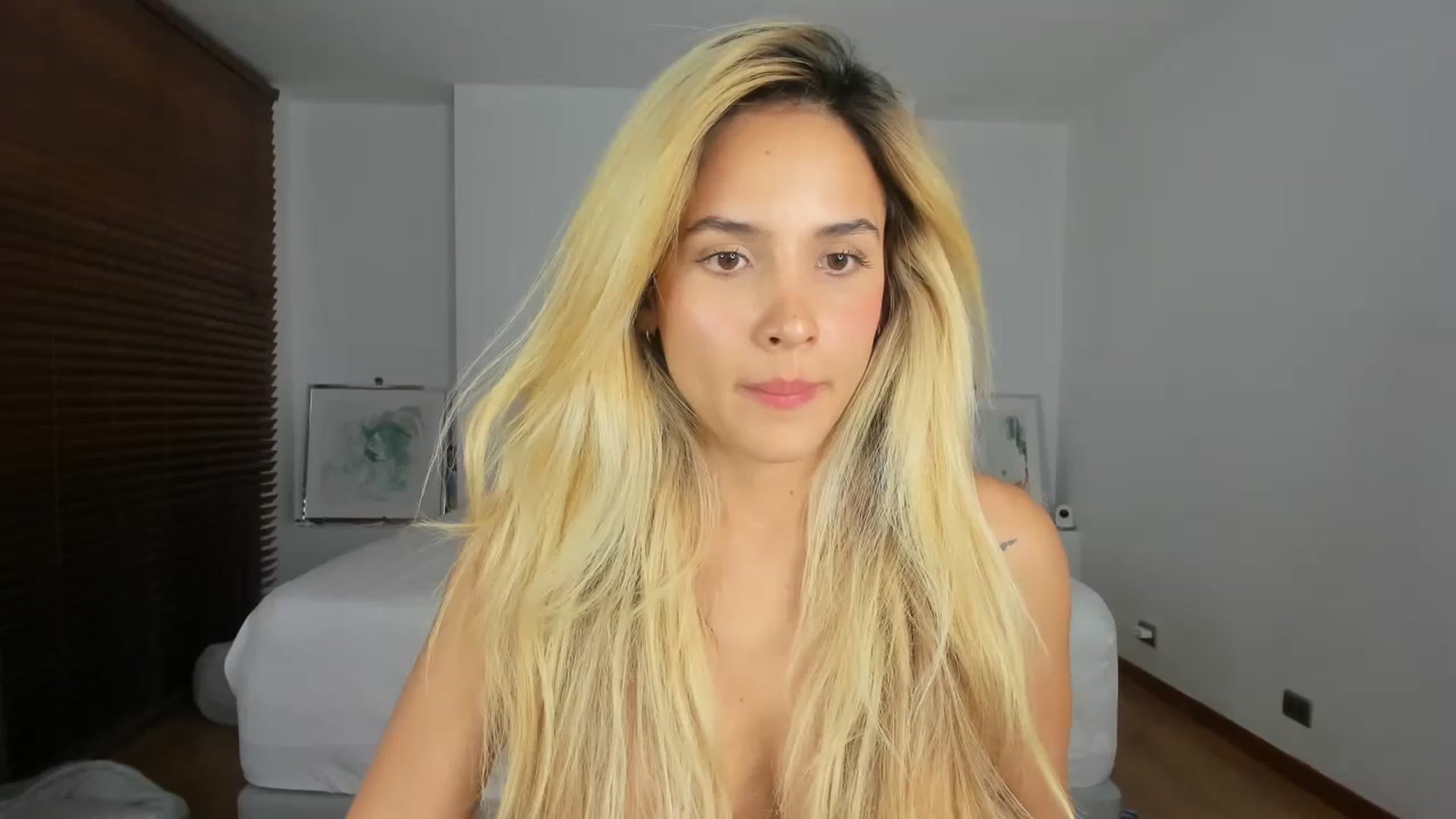 Gallery image thumbnail from EMILIANA_CRUZ's myfreecams stream on, 07/19/2023, 03:32 image 1 of 20