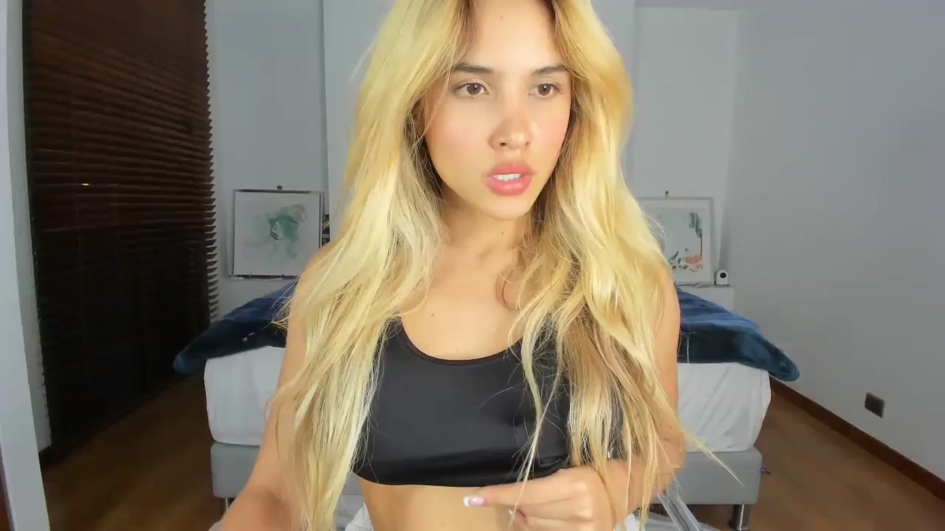Gallery image thumbnail from EMILIANA_CRUZ's myfreecams stream on, 07/22/2023, 23:55 image 1 of 20