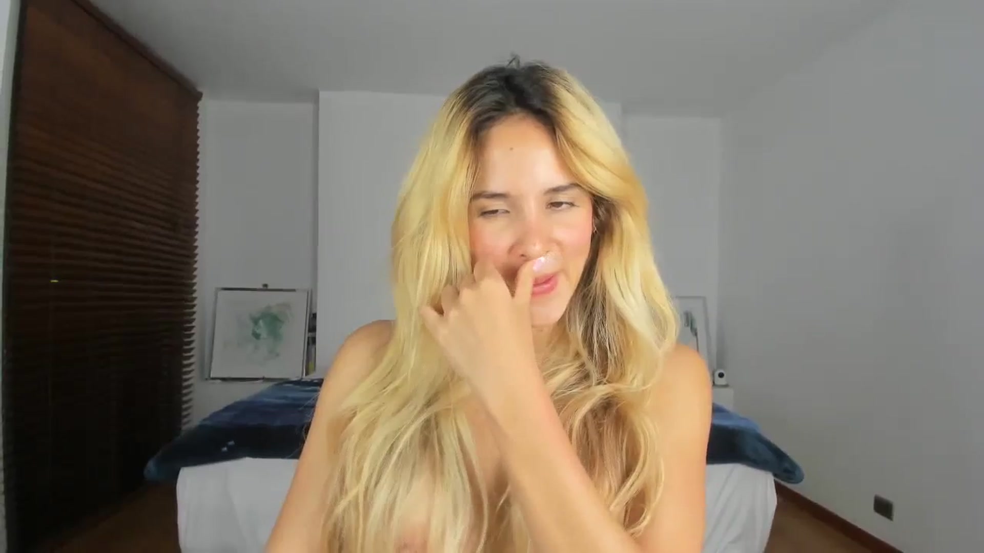 Gallery image thumbnail from EMILIANA_CRUZ's myfreecams stream on, 07/23/2023, 01:11 image 9 of 20