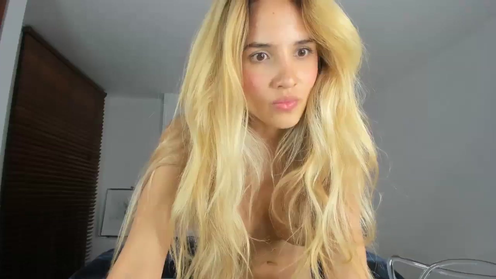 Gallery image thumbnail from EMILIANA_CRUZ's myfreecams stream on, 07/23/2023, 01:11 image 6 of 20