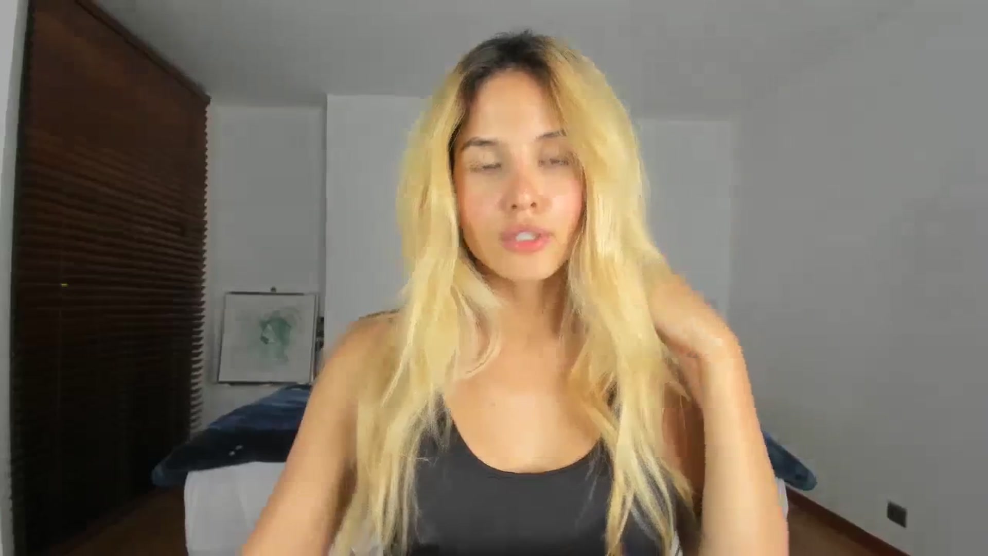 Gallery image thumbnail from EMILIANA_CRUZ's myfreecams stream on, 07/23/2023, 01:11 image 12 of 20