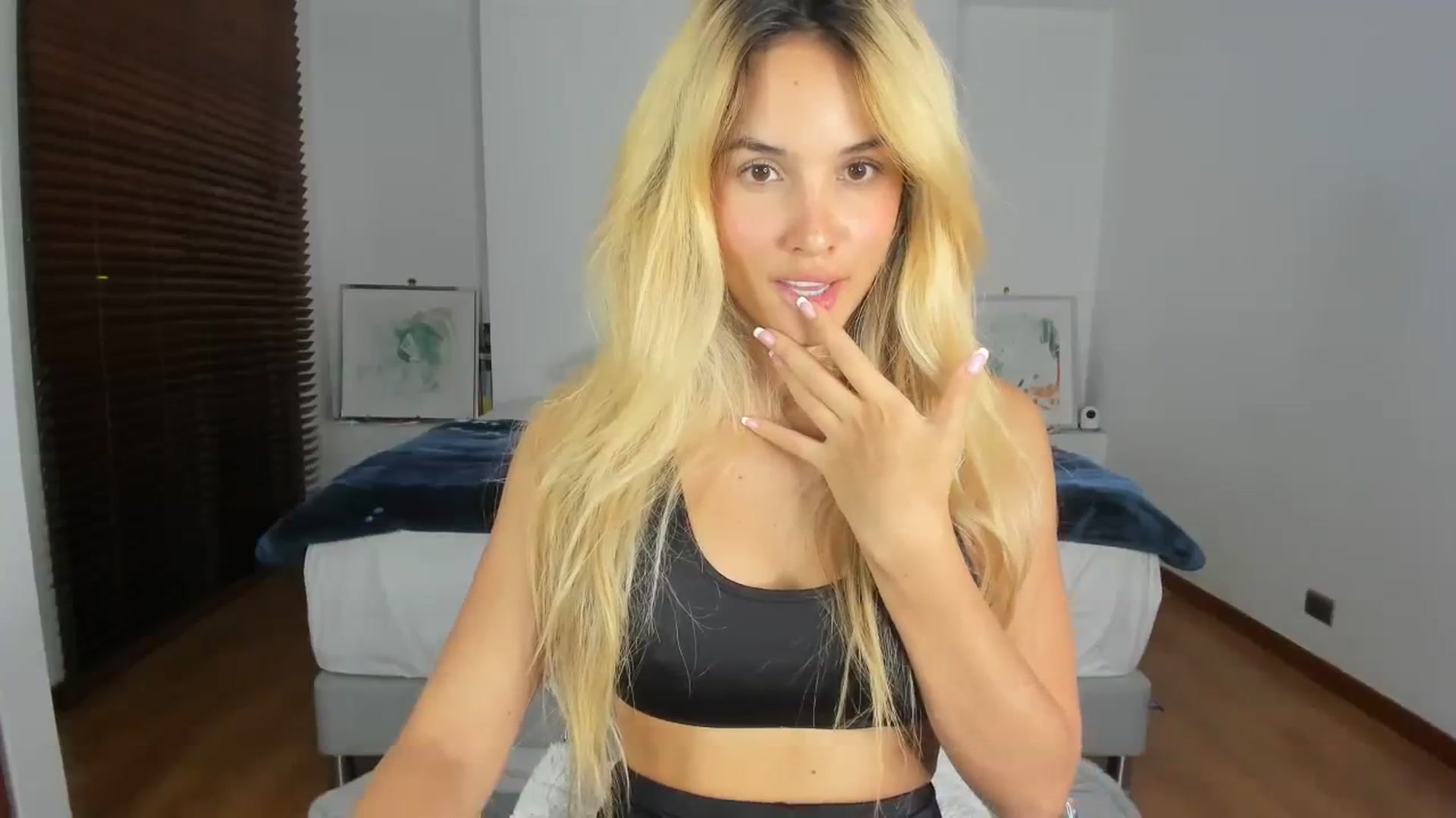 Gallery image thumbnail from EMILIANA_CRUZ's myfreecams stream on, 07/23/2023, 01:11 image 17 of 20