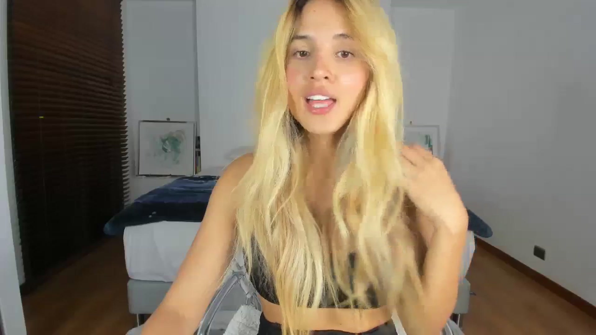 Gallery image thumbnail from EMILIANA_CRUZ's myfreecams stream on, 07/23/2023, 01:11 image 19 of 20
