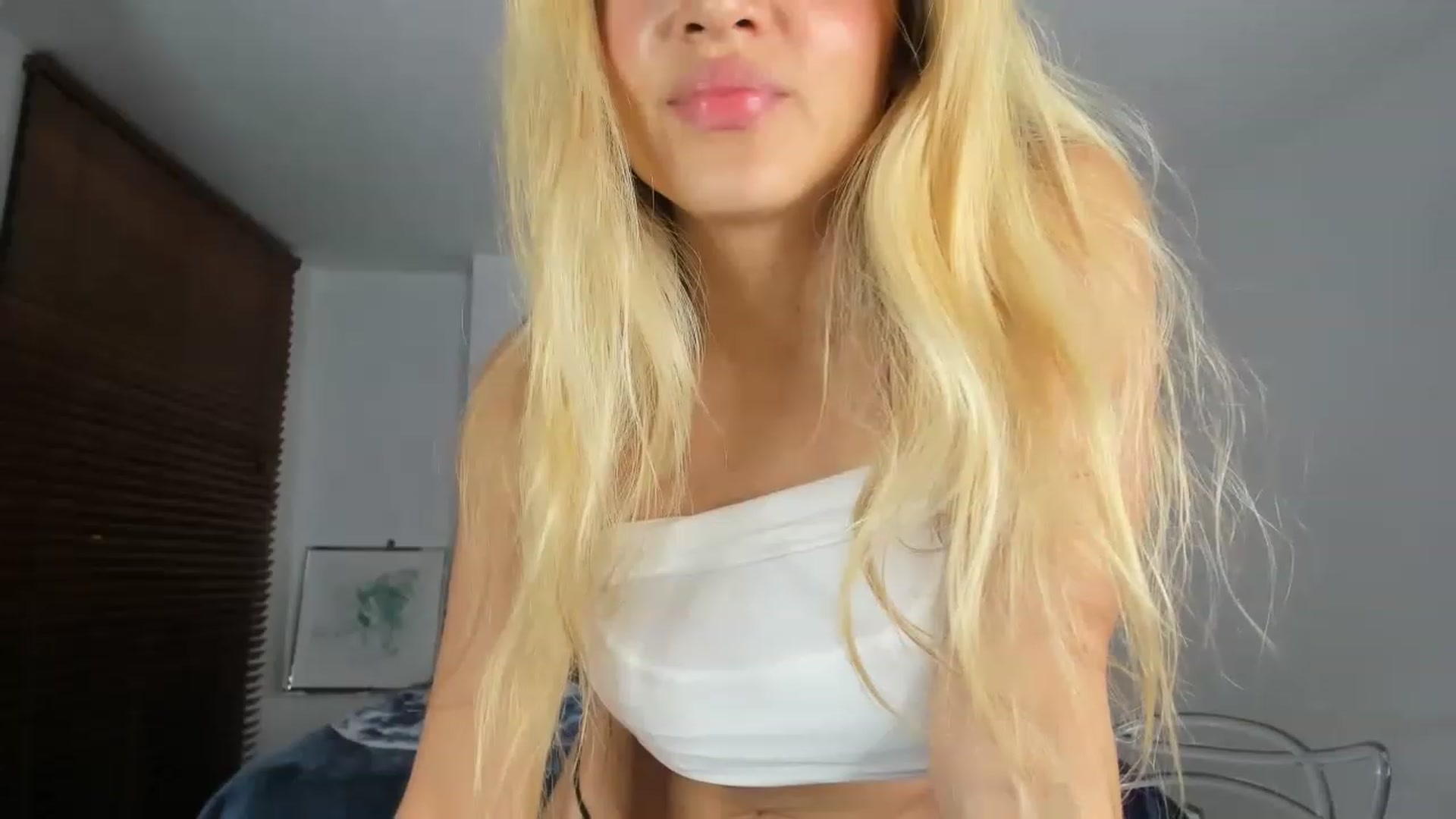 Gallery image thumbnail from EMILIANA_CRUZ's myfreecams stream on, 07/26/2023, 24:30 image 14 of 20