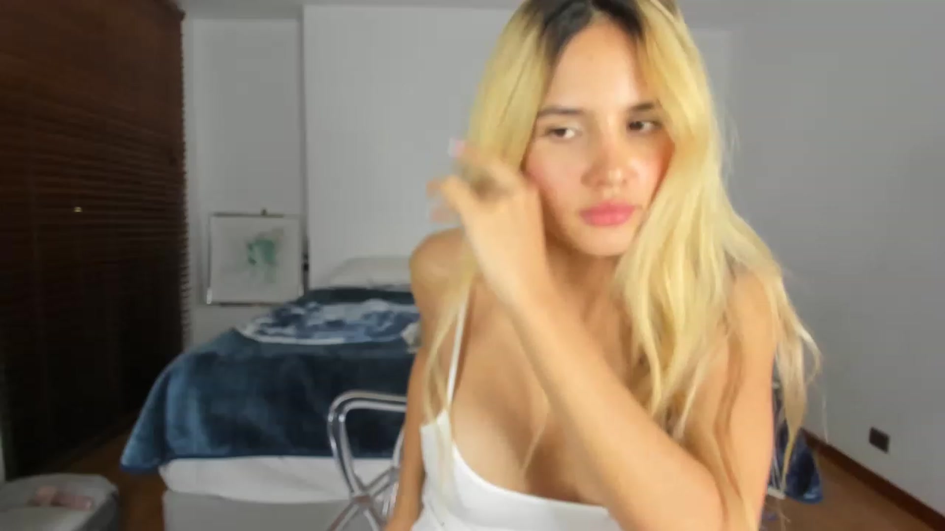 Gallery image thumbnail from EMILIANA_CRUZ's myfreecams stream on, 07/26/2023, 24:30 image 19 of 20