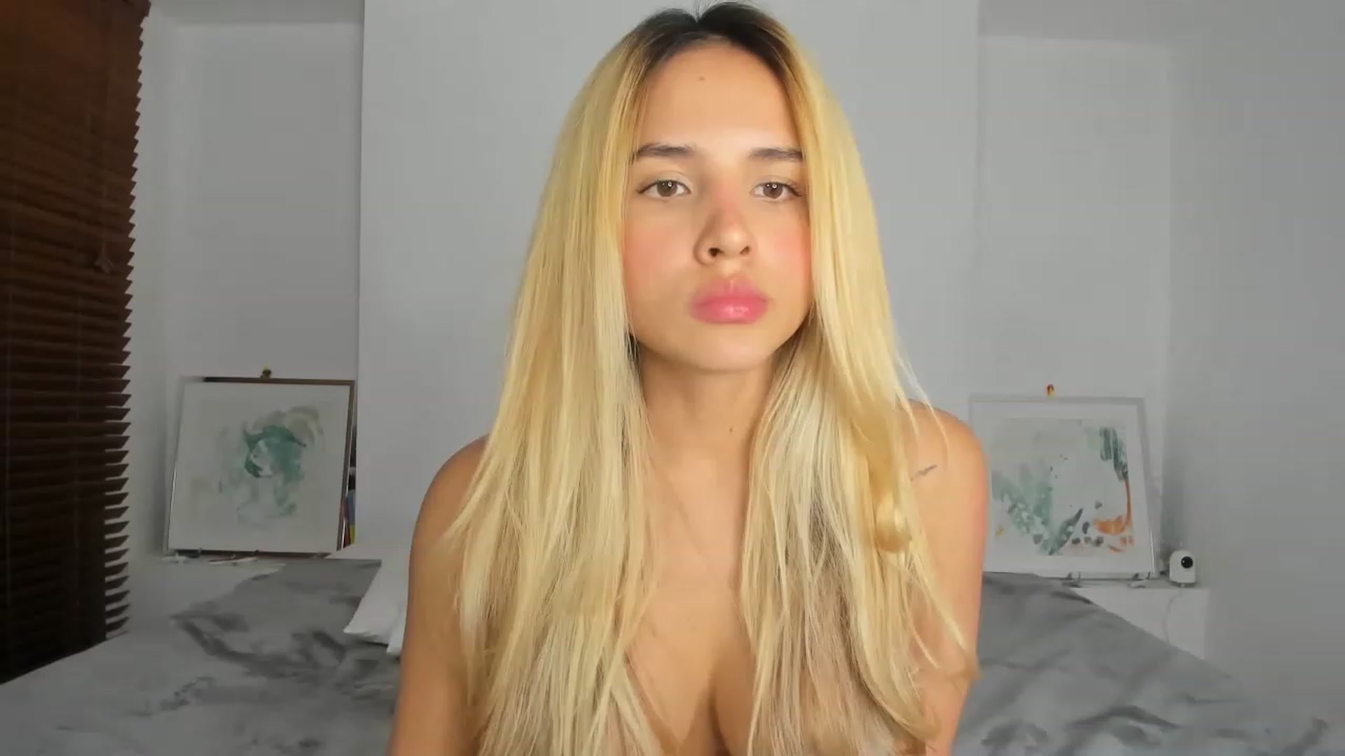 Gallery image thumbnail from EMILIANA_CRUZ's myfreecams stream on, 07/27/2023, 24:55 image 18 of 20