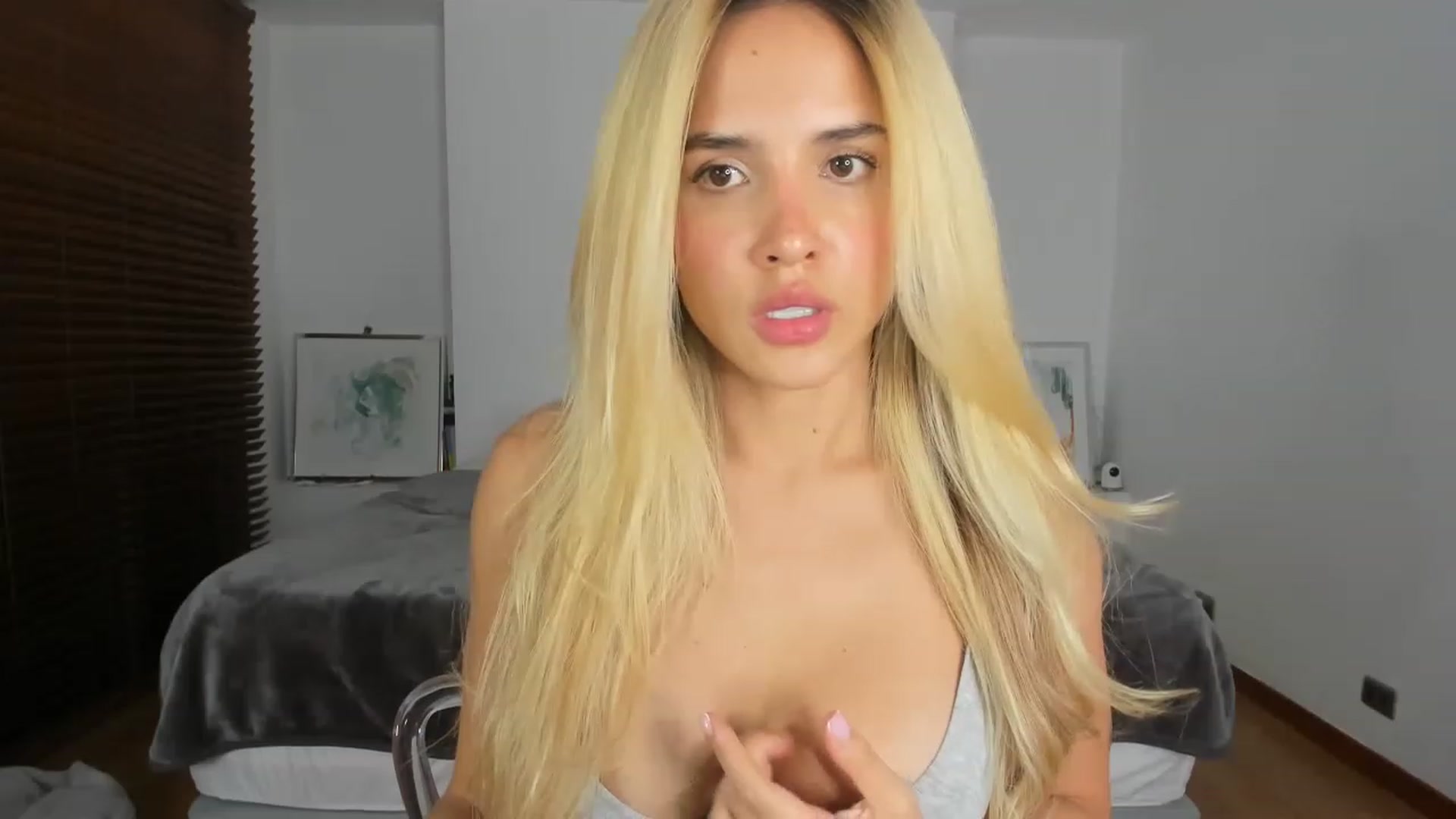 Gallery image thumbnail from EMILIANA_CRUZ's myfreecams stream on, 07/27/2023, 02:23 image 11 of 20