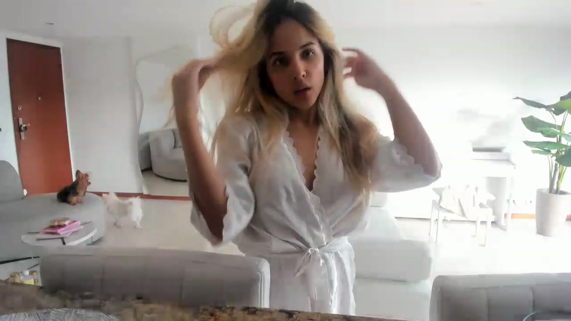 Gallery image thumbnail from EMILIANA_CRUZ's myfreecams stream on, 07/29/2023, 22:44 image 13 of 20