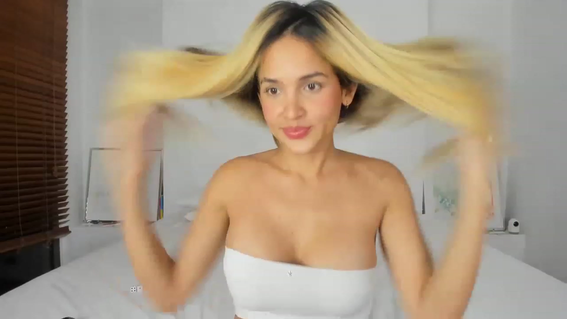 Gallery image thumbnail from EMILIANA_CRUZ's myfreecams stream on, 08/01/2023, 24:50 image 8 of 20