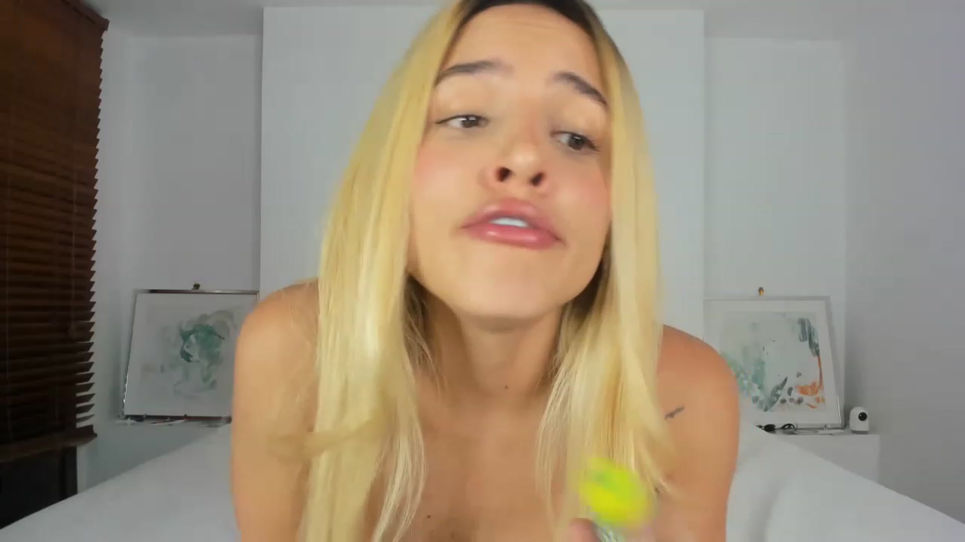 Gallery image thumbnail from EMILIANA_CRUZ's myfreecams stream on, 08/01/2023, 24:50 image 16 of 20
