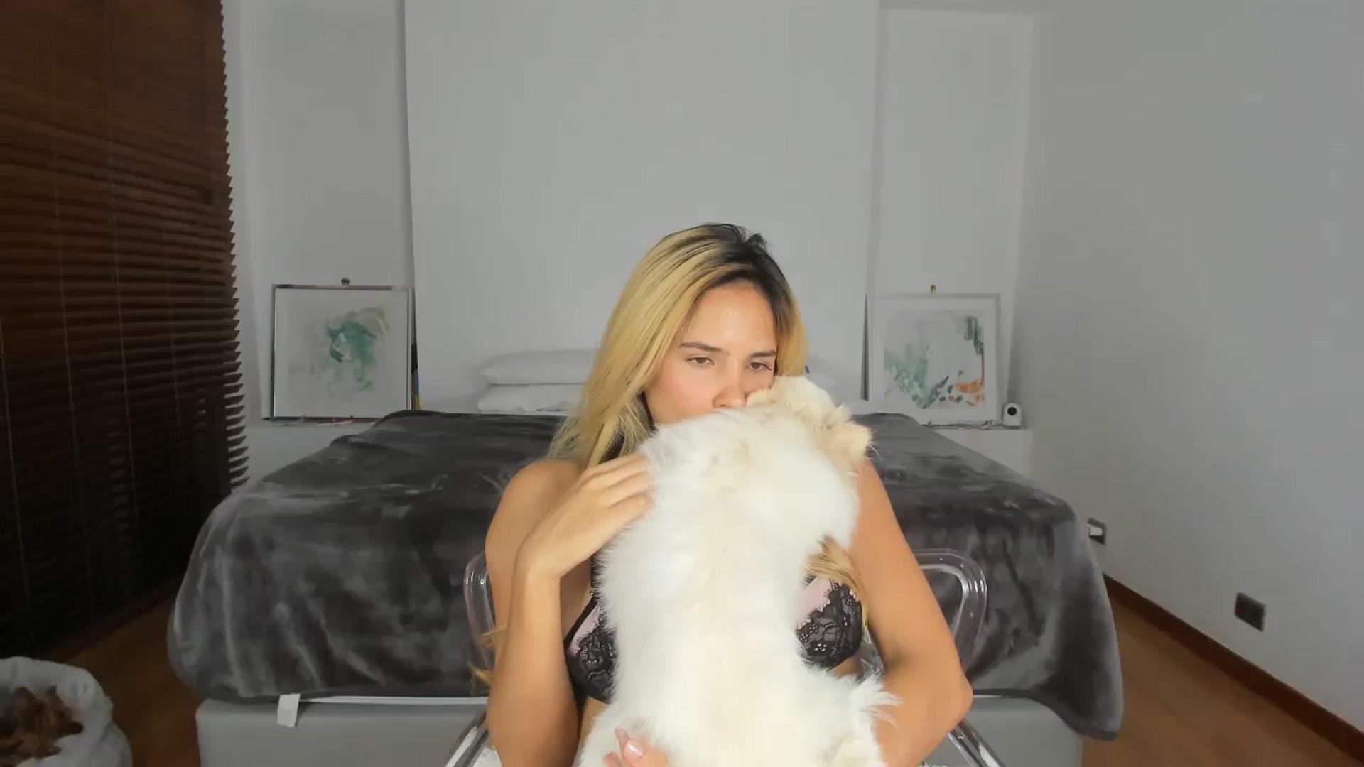 Gallery image thumbnail from EMILIANA_CRUZ's myfreecams stream on, 08/03/2023, 01:51 image 12 of 20