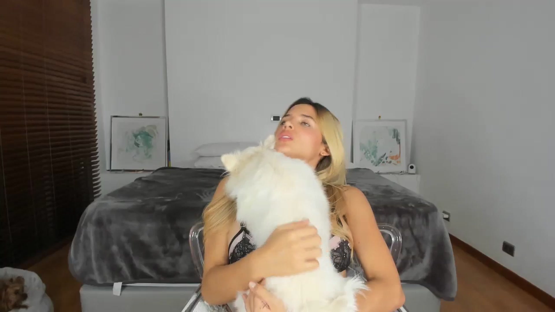 Gallery image thumbnail from EMILIANA_CRUZ's myfreecams stream on, 08/03/2023, 01:51 image 11 of 20