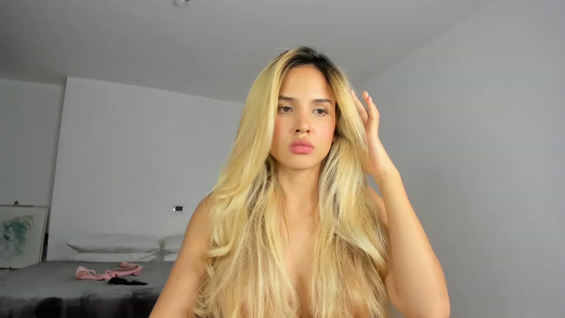 Gallery image thumbnail from EMILIANA_CRUZ's myfreecams stream on, 08/09/2023, 02:09 image 16 of 20
