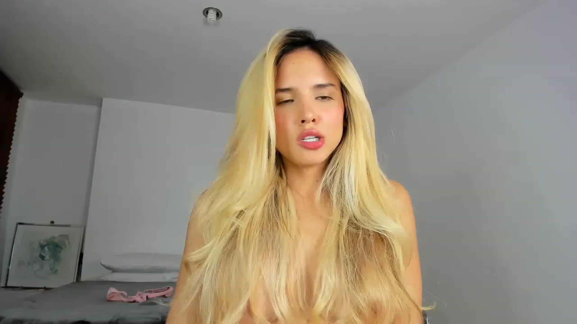 Gallery image thumbnail from EMILIANA_CRUZ's myfreecams stream on, 08/09/2023, 02:09 image 3 of 20