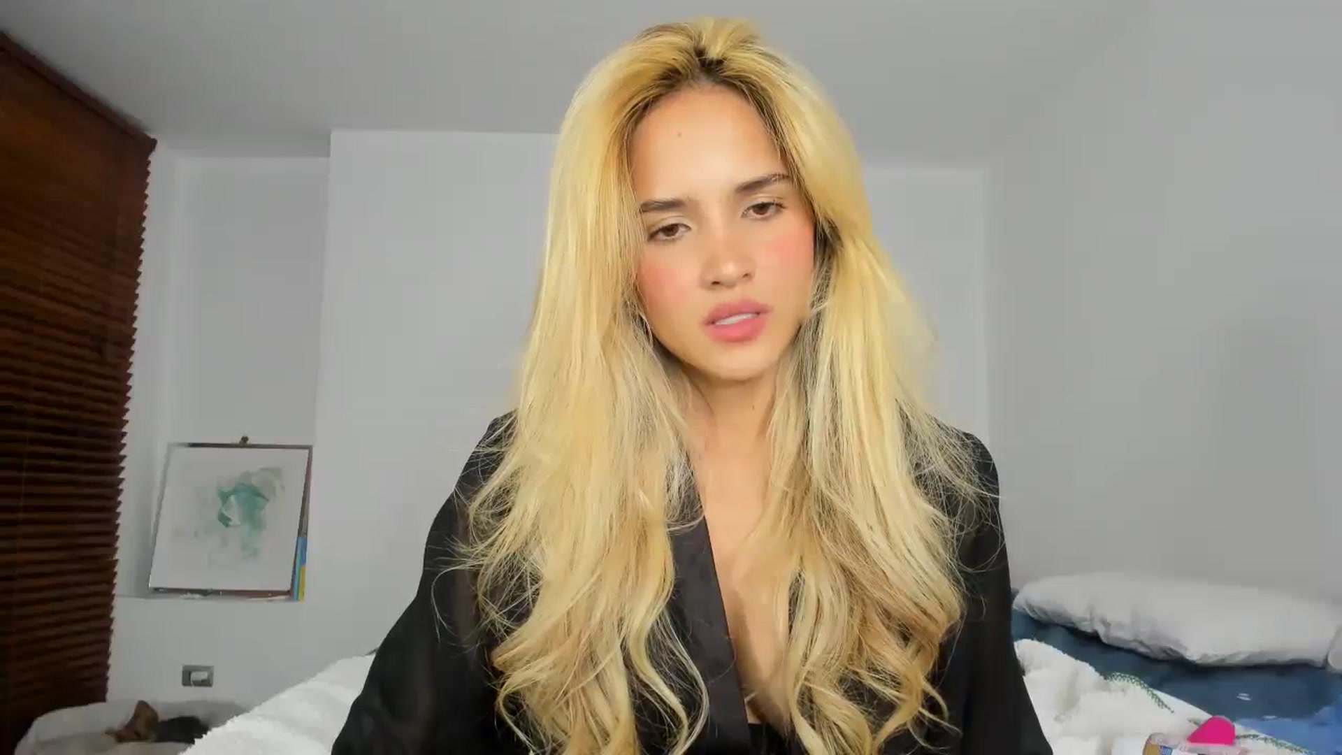 Gallery image thumbnail from EMILIANA_CRUZ's myfreecams stream on, 08/17/2023, 04:33 image 18 of 20