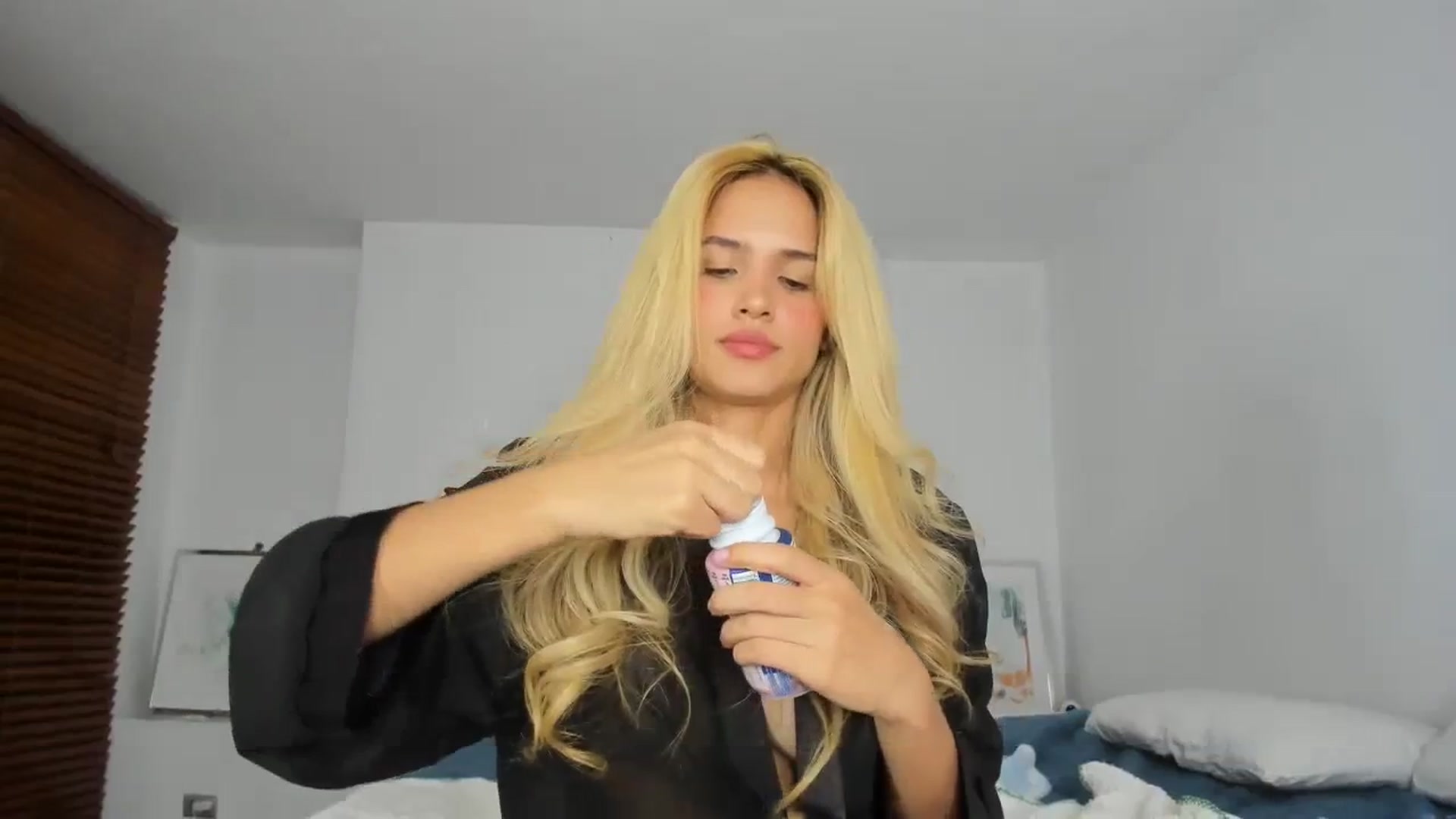 Gallery image thumbnail from EMILIANA_CRUZ's myfreecams stream on, 08/17/2023, 04:33 image 13 of 20