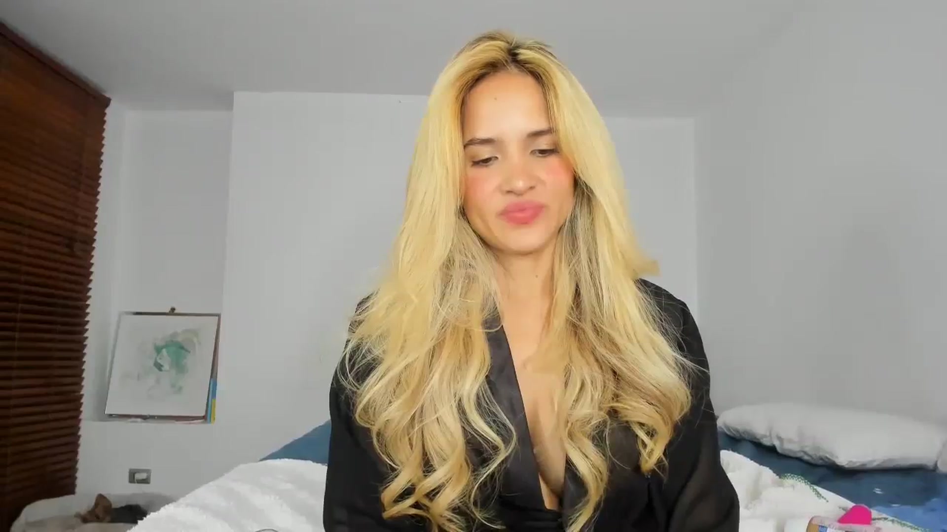 Gallery image thumbnail from EMILIANA_CRUZ's myfreecams stream on, 08/17/2023, 04:33 image 19 of 20