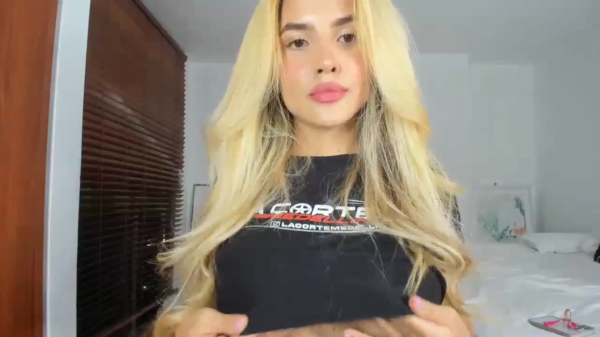 Gallery image thumbnail from EMILIANA_CRUZ's myfreecams stream on, 08/18/2023, 24:02 image 6 of 20