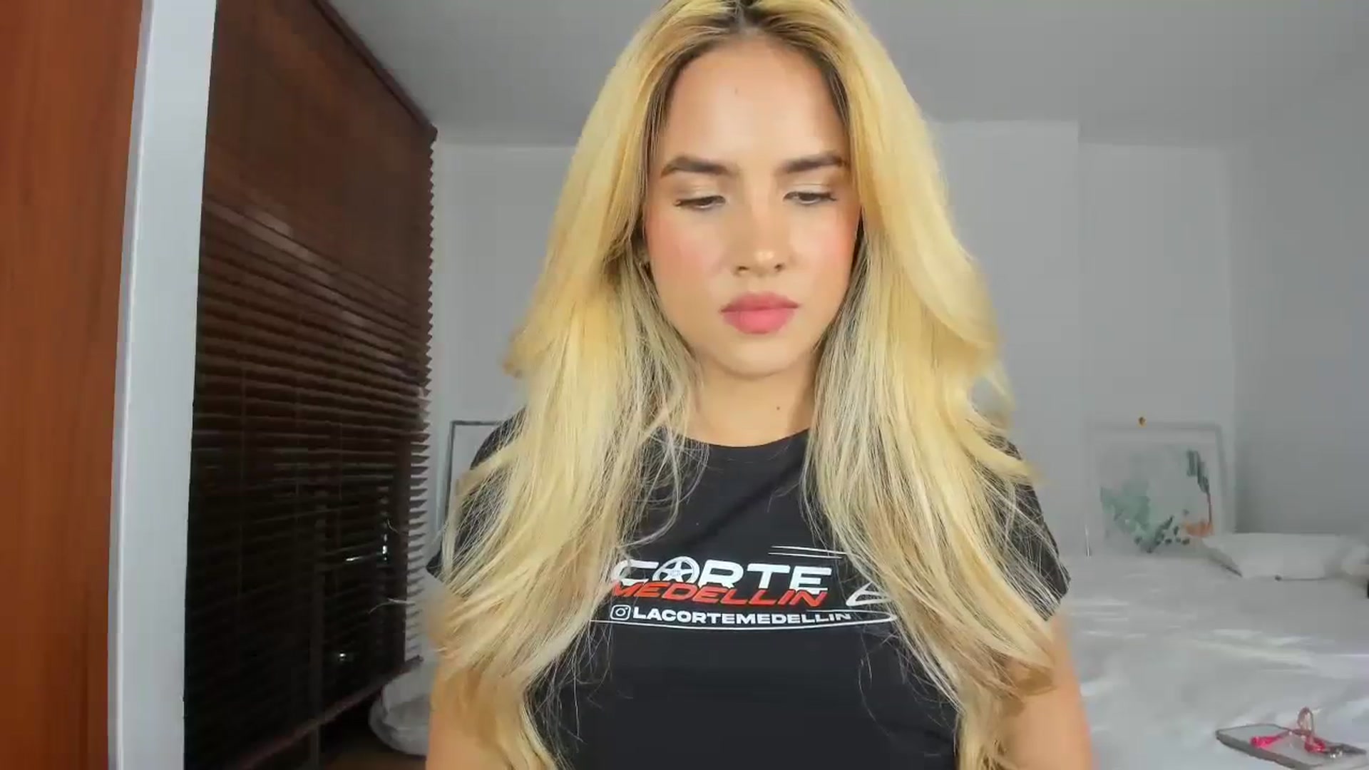 Gallery image thumbnail from EMILIANA_CRUZ's myfreecams stream on, 08/18/2023, 24:02 image 10 of 20
