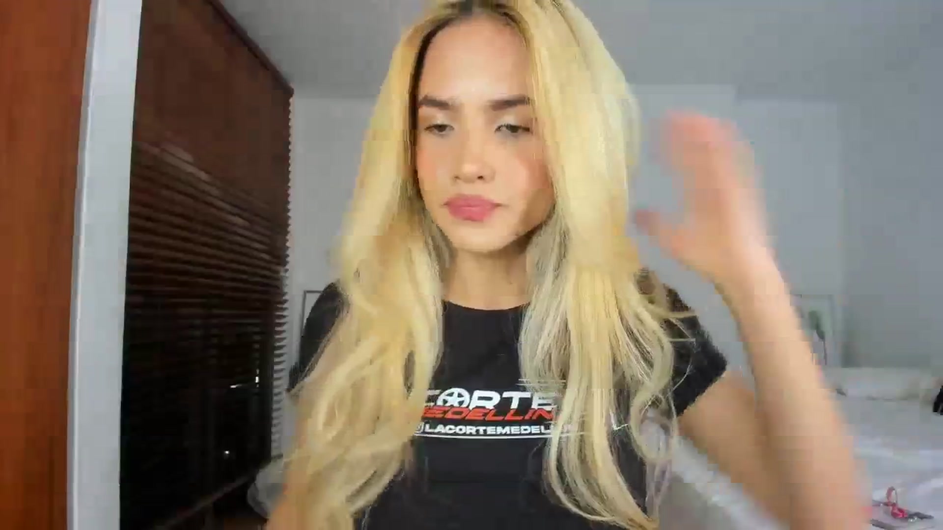 Gallery image thumbnail from EMILIANA_CRUZ's myfreecams stream on, 08/18/2023, 24:02 image 8 of 20