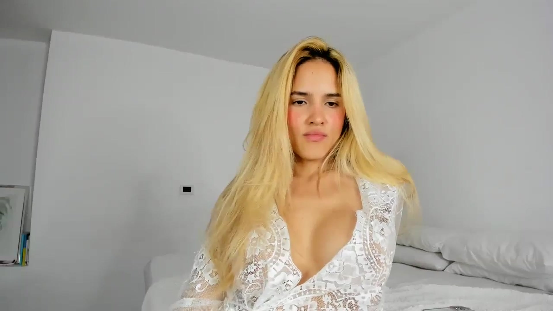 Gallery image thumbnail from EMILIANA_CRUZ's myfreecams stream on, 08/19/2023, 03:14 image 19 of 20