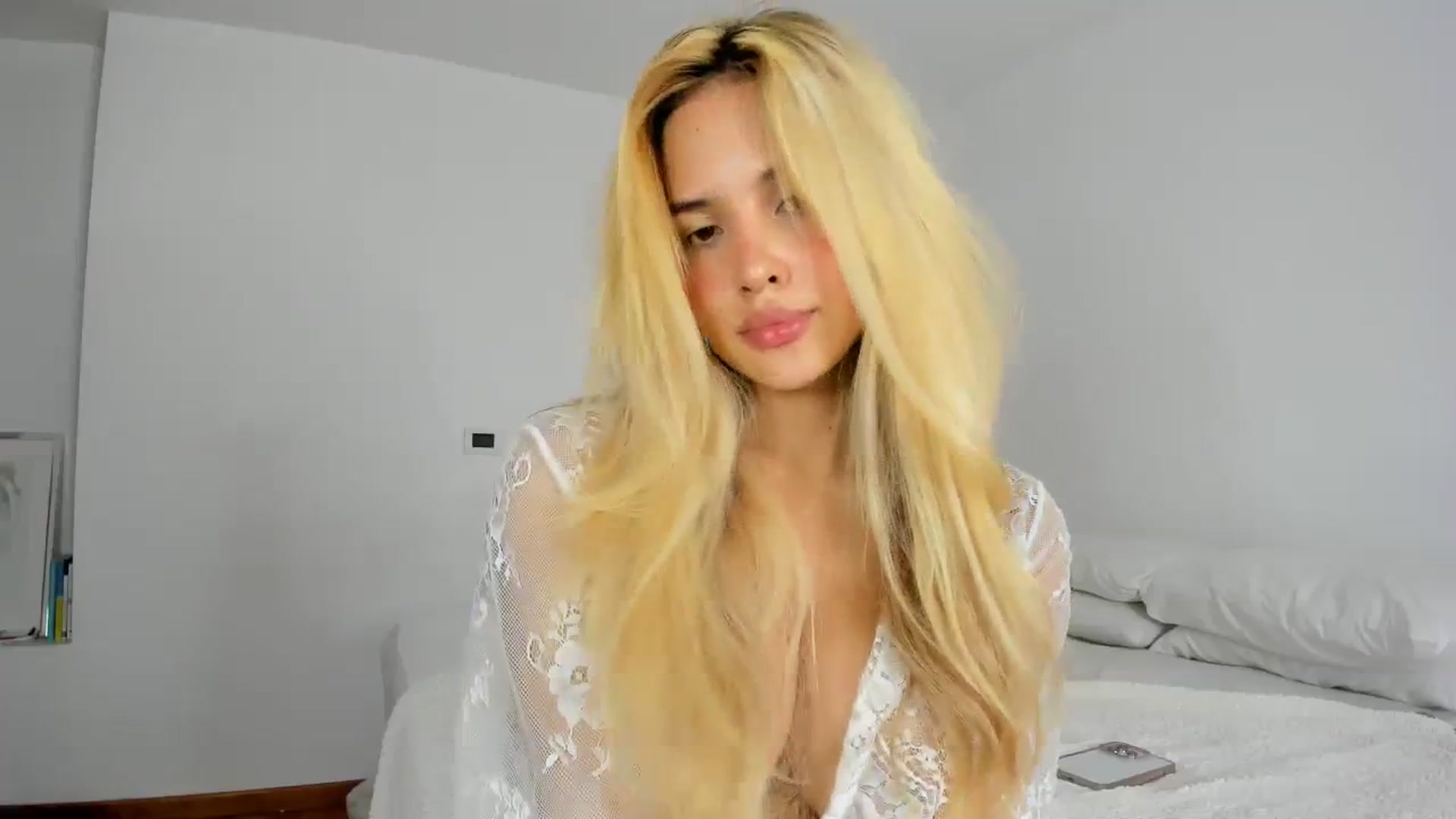 Gallery image thumbnail from EMILIANA_CRUZ's myfreecams stream on, 08/19/2023, 03:14 image 4 of 20