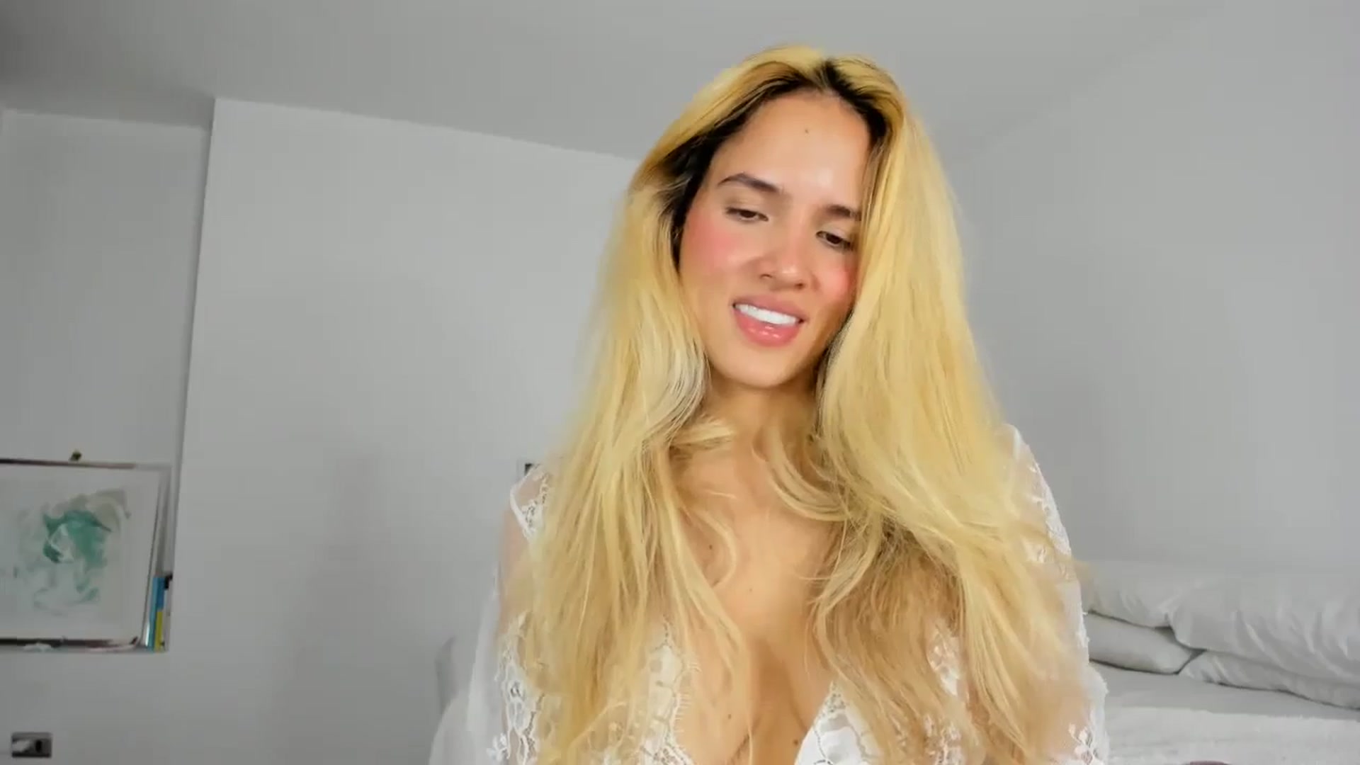 Gallery image thumbnail from EMILIANA_CRUZ's myfreecams stream on, 08/19/2023, 03:14 image 20 of 20