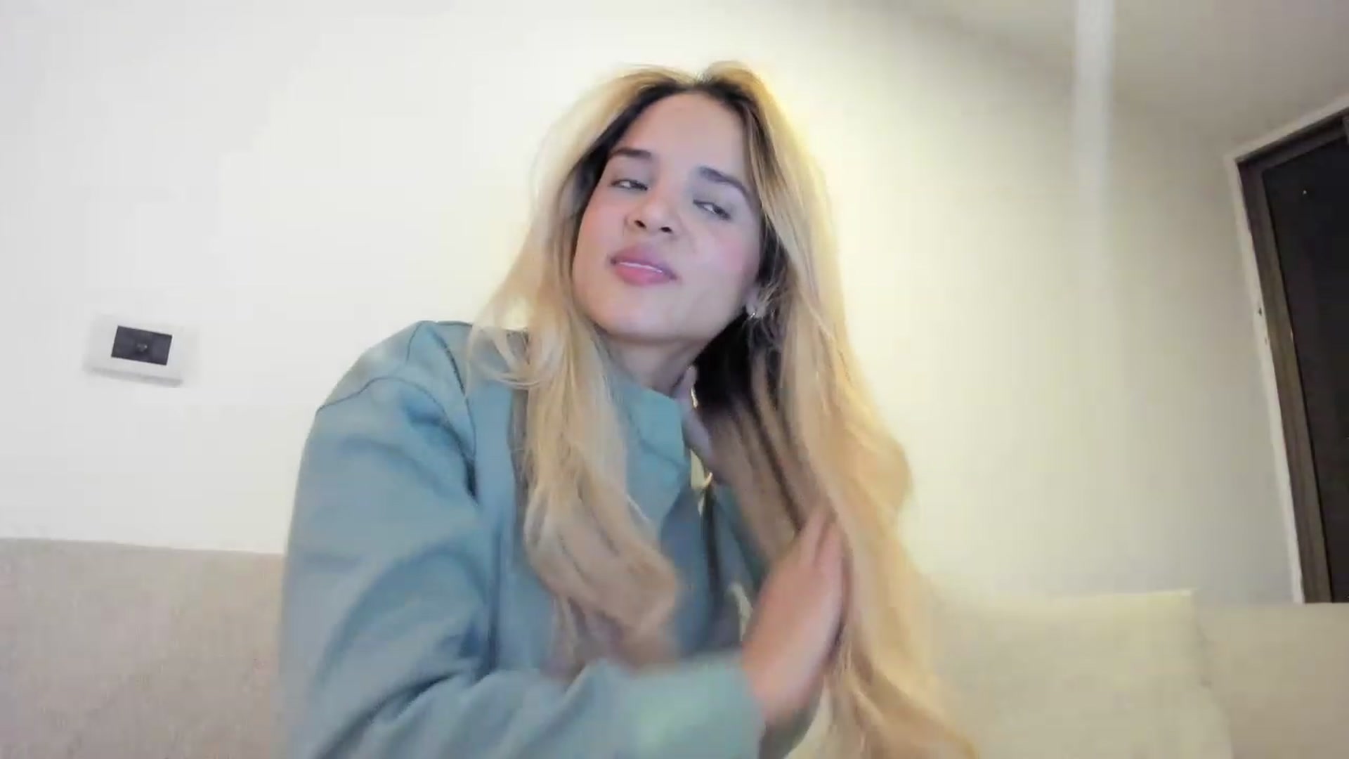 Gallery image thumbnail from EMILIANA_CRUZ's myfreecams stream on, 08/28/2023, 02:33 image 19 of 20