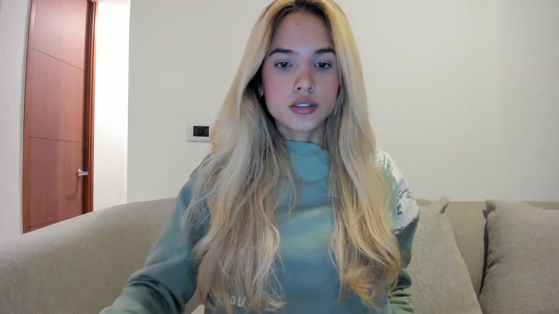 Gallery image thumbnail from EMILIANA_CRUZ's myfreecams stream on, 08/28/2023, 02:33 image 2 of 20