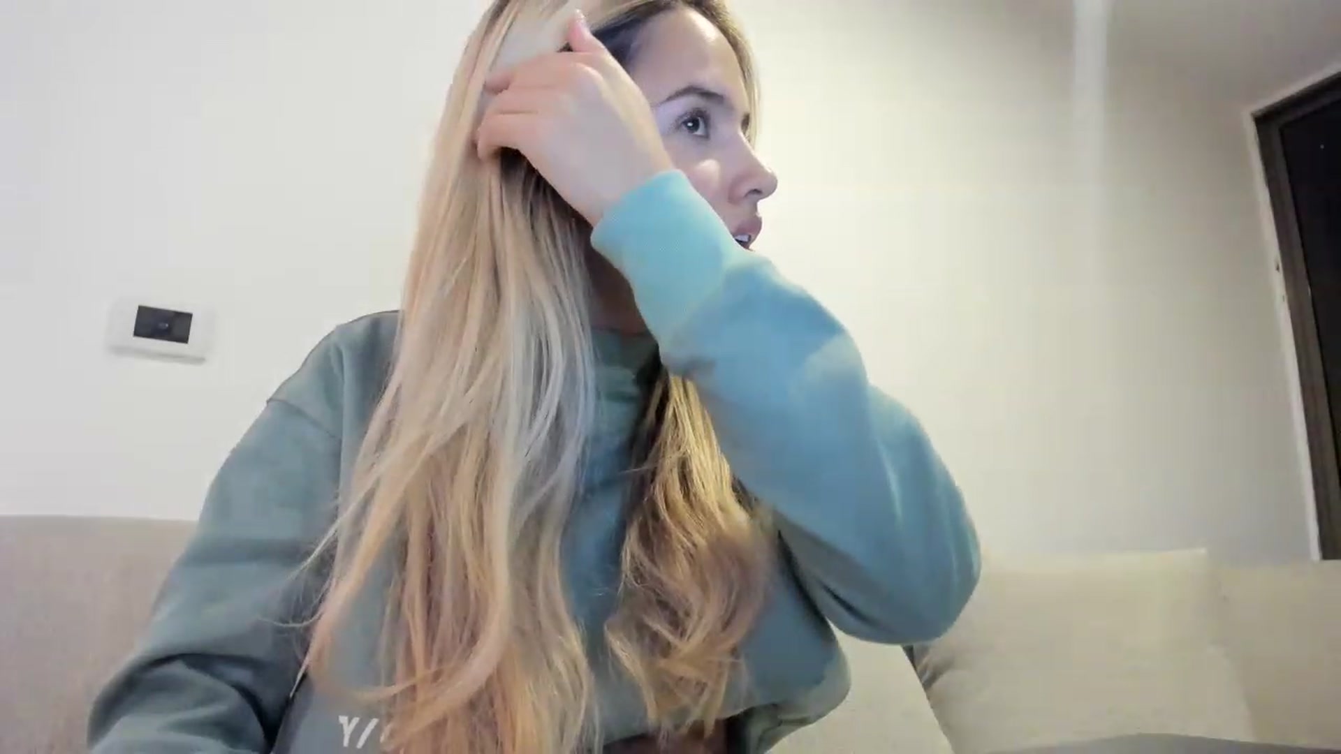 Gallery image thumbnail from EMILIANA_CRUZ's myfreecams stream on, 08/28/2023, 02:33 image 13 of 20