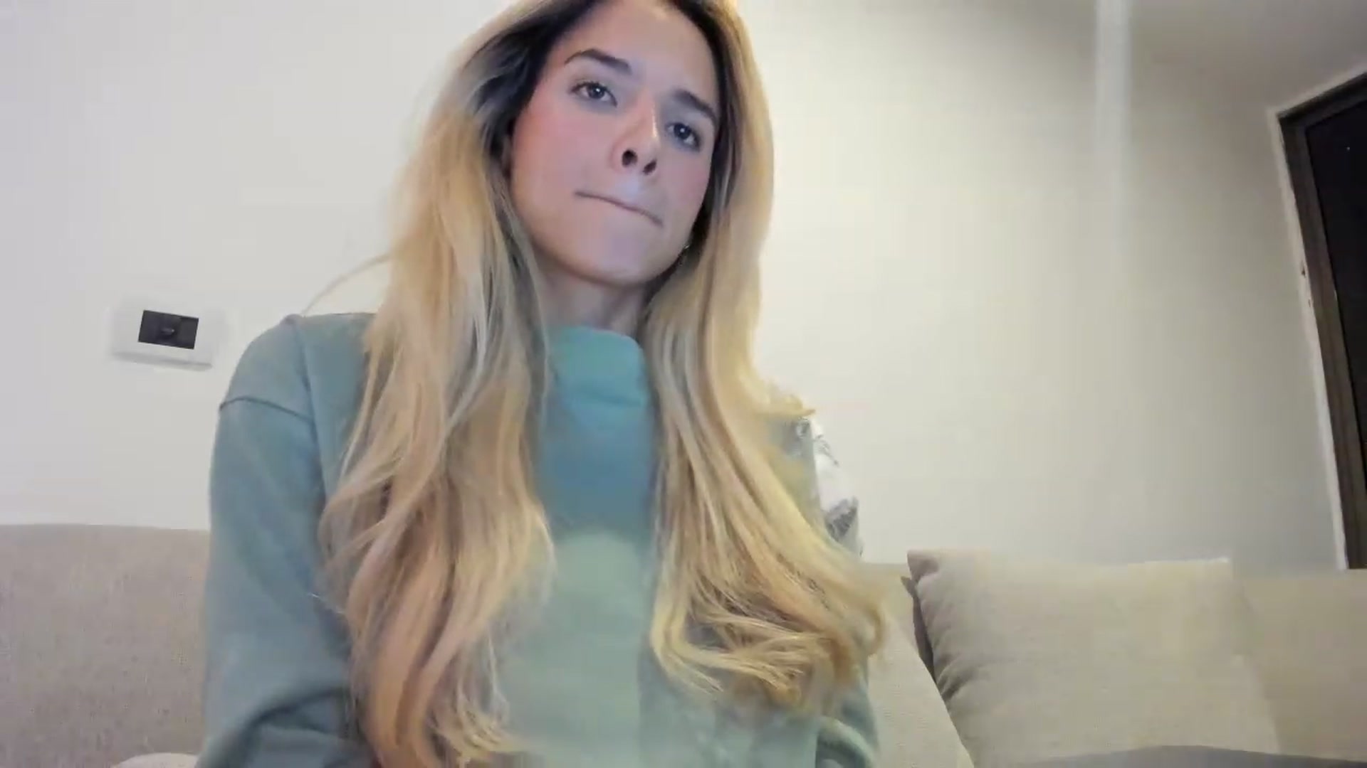 Gallery image thumbnail from EMILIANA_CRUZ's myfreecams stream on, 08/28/2023, 02:33 image 14 of 20