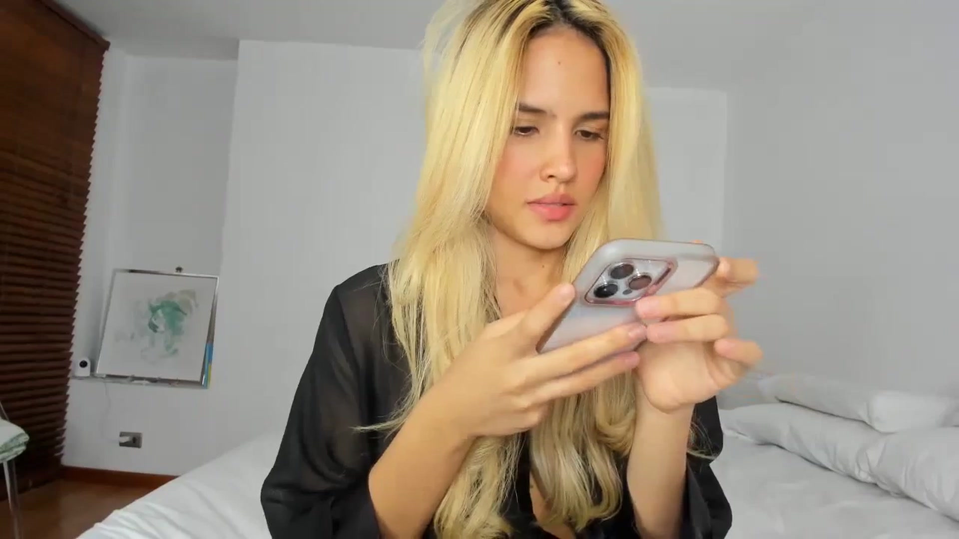 Gallery image thumbnail from EMILIANA_CRUZ's myfreecams stream on, 08/30/2023, 01:46 image 3 of 20