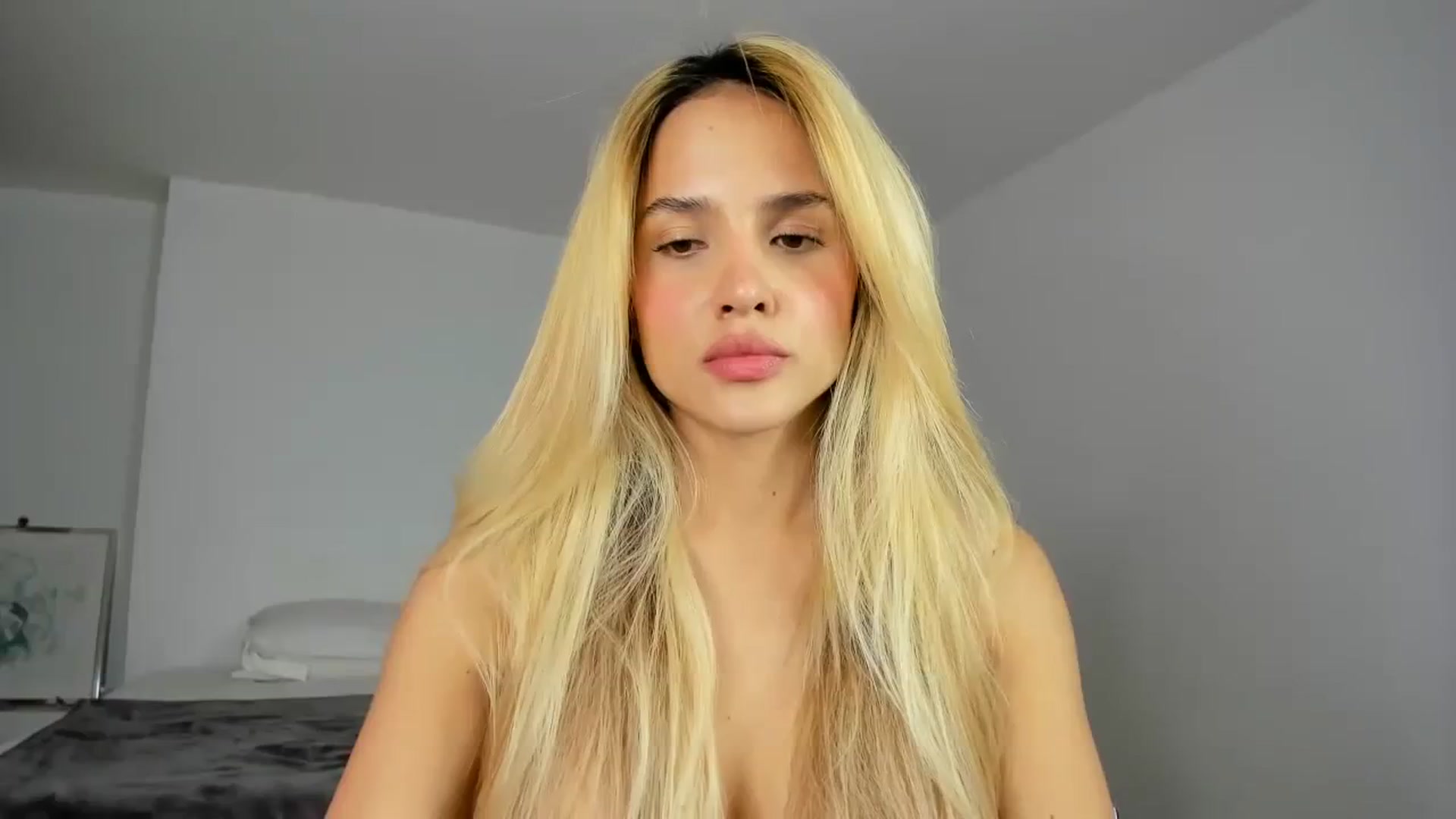 Gallery image thumbnail from EMILIANA_CRUZ's myfreecams stream on, 09/19/2023, 01:10 image 13 of 20