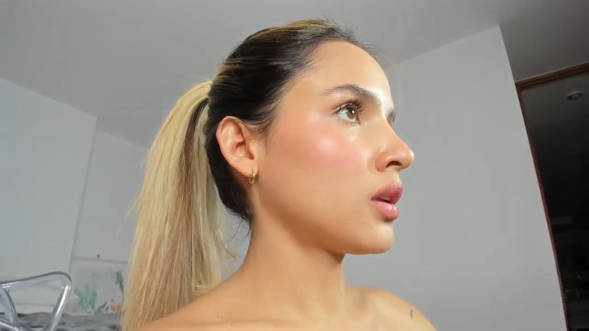 Gallery image thumbnail from EMILIANA_CRUZ's myfreecams stream on, 09/19/2023, 01:10 image 12 of 20