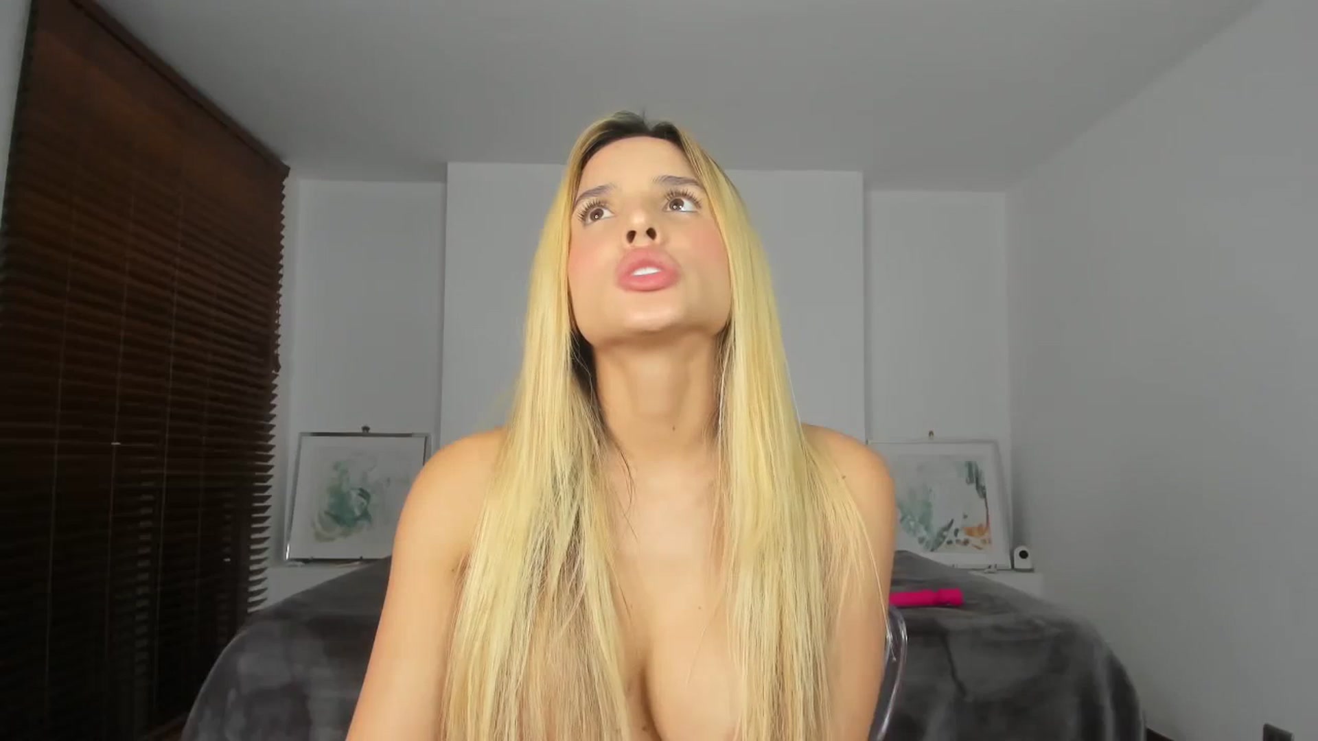 Gallery image thumbnail from EMILIANA_CRUZ's myfreecams stream on, 10/06/2023, 02:15 image 18 of 20