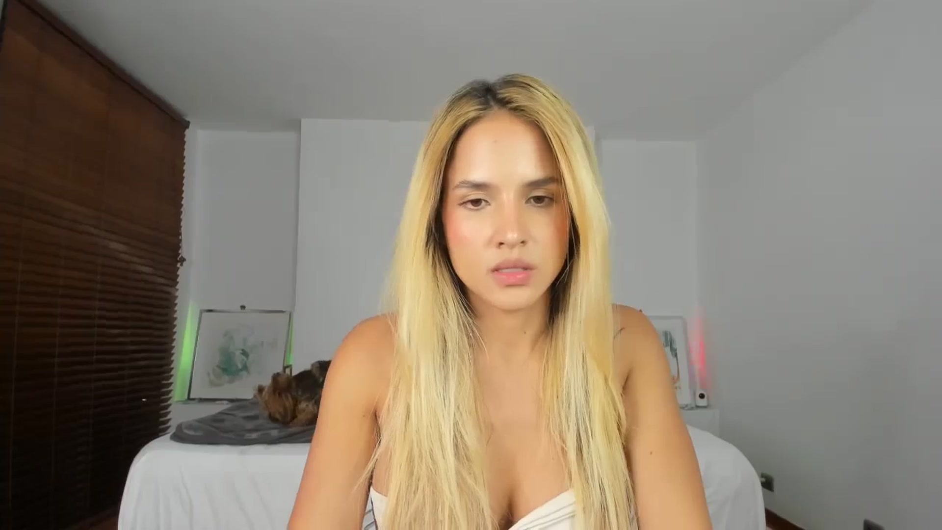 Gallery image thumbnail from EMILIANA_CRUZ's myfreecams stream on, 11/03/2023, 23:04 image 18 of 20